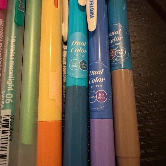 Random pen set. - Picture 2 of 5